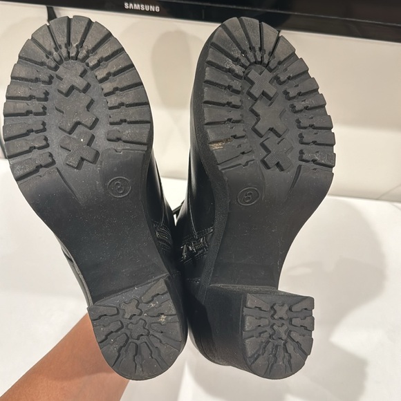 Lace up black black leather boots 8 - Picture 6 of 7